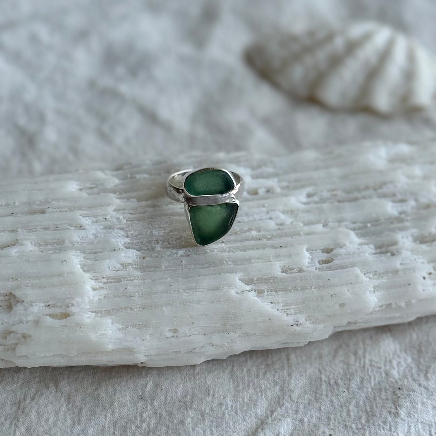 The Dua Glassy Ring Sz.8